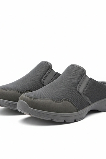 Tênis masculinos cinzas...