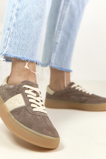 Tênis esportivos de couro... 2