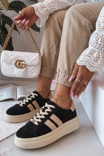 Ténis de pele preta com...