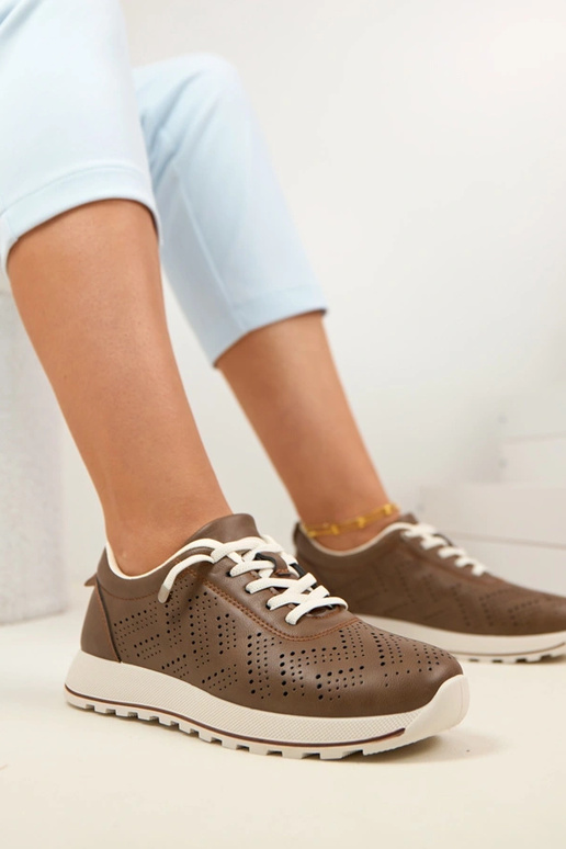 Tênis esportivos arejados e...