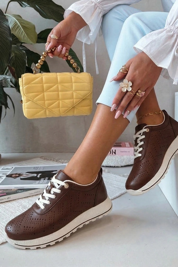 Tênis esportivos arejados e...