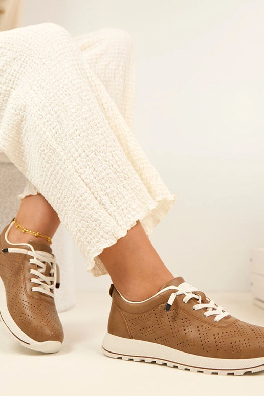 Tênis esportivos arejados e...