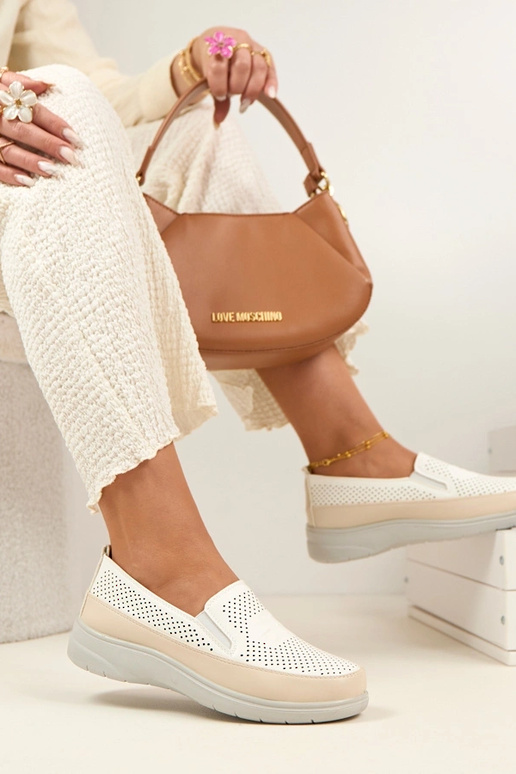 Meias-patas arejadas brancas na cor...