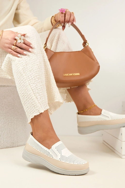 Meias-patas arejadas brancas na cor...