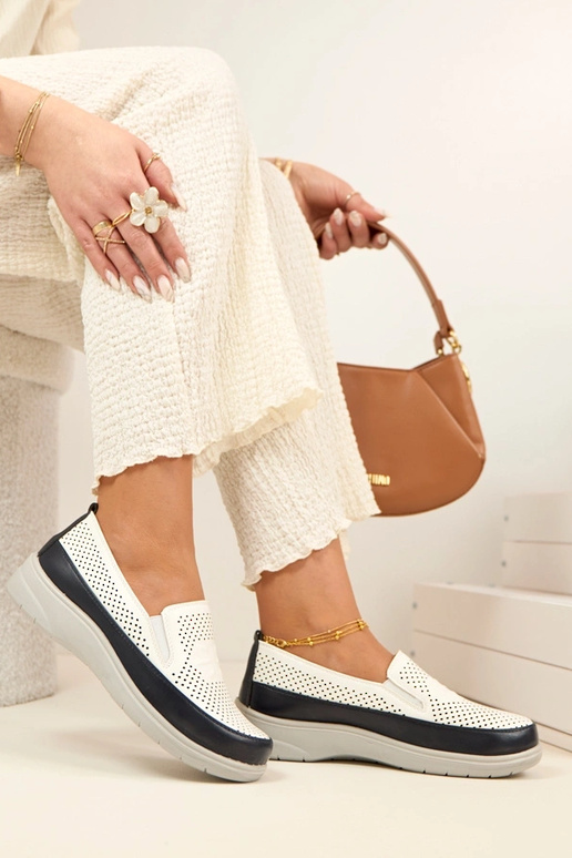 Meias-patas arejadas brancas na cor...