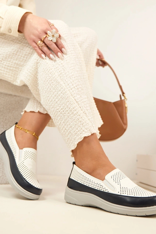 Meias-patas arejadas brancas na cor...