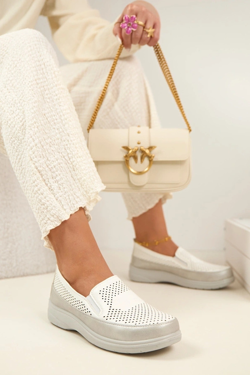 Meias-patas arejadas brancas na cor...