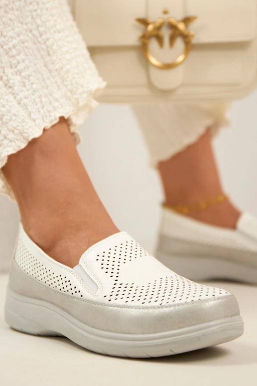 Meias-patas arejadas brancas na cor...