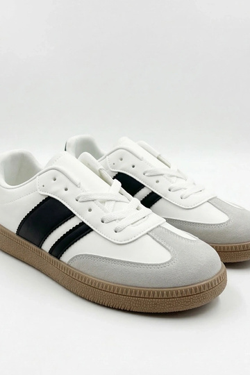 Tênis esportivos brancos...