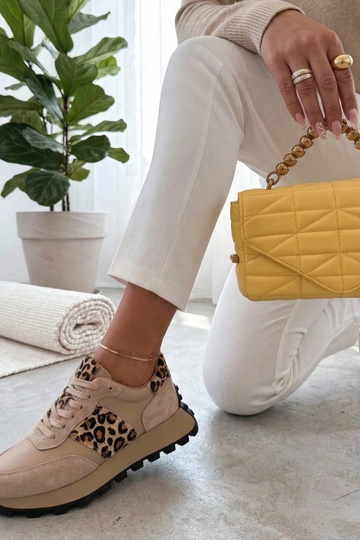 Sapatos de couro bege com...