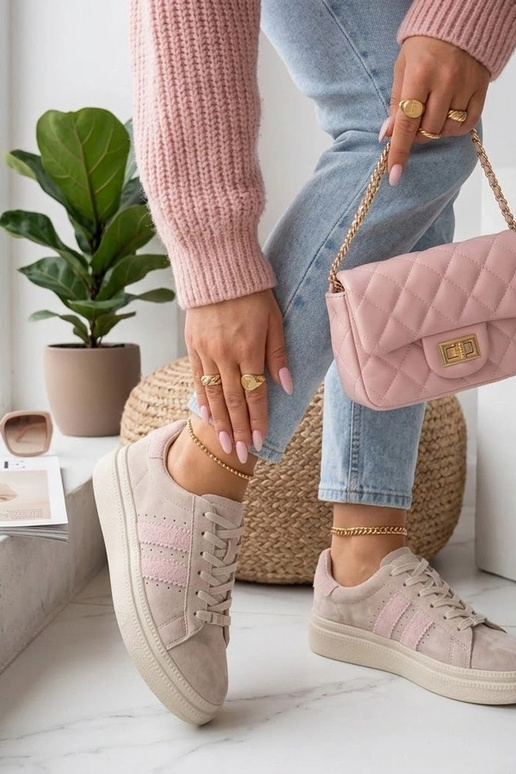 Sapatos de couro bege com plataforma...