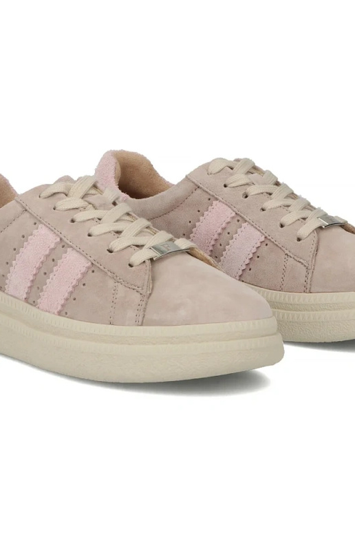 Sapatos de couro bege com plataforma...