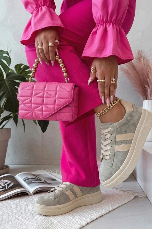 Sapatos de couro cinzas com...