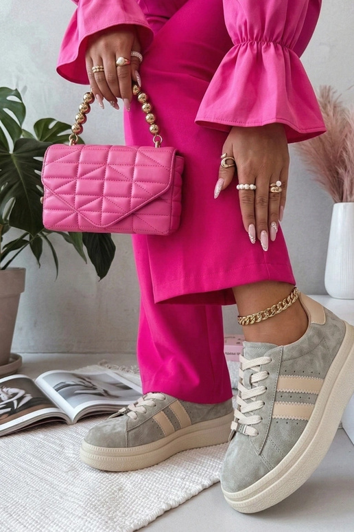 Sapatos de couro cinzas com...