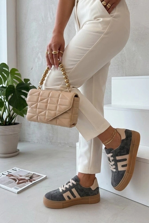 Sapatos de couro cinzas com...