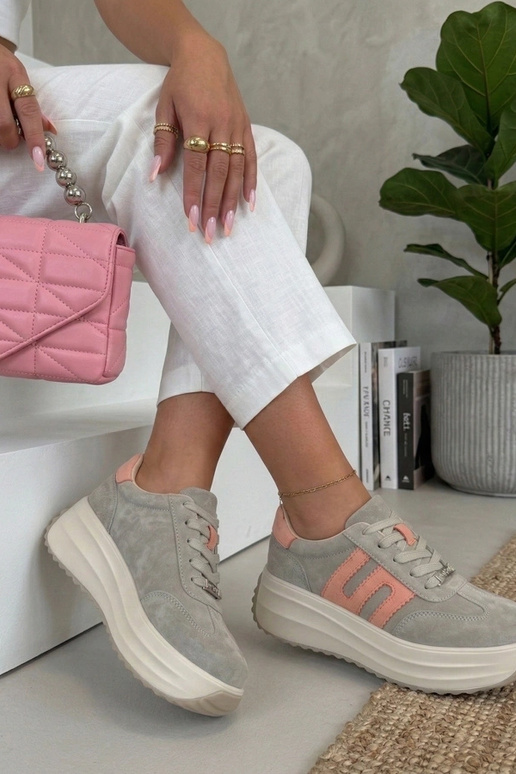 Sapatos de couro cinzas com...