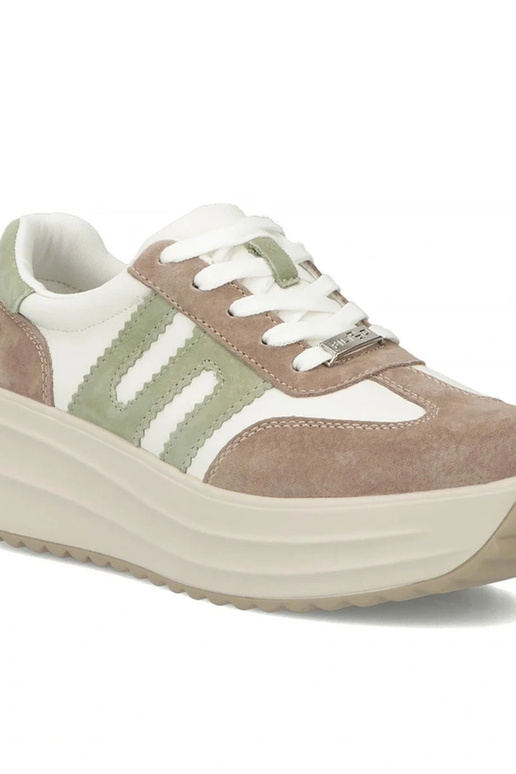 Sapatos de couro bege com plataforma...