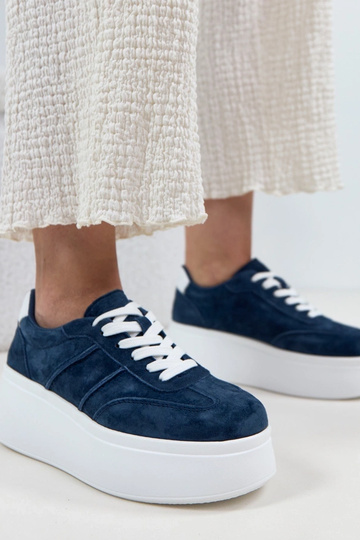 Tênis de couro azul escuro... 2