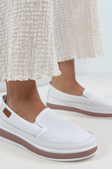 Sapatos de couro brancos... 2