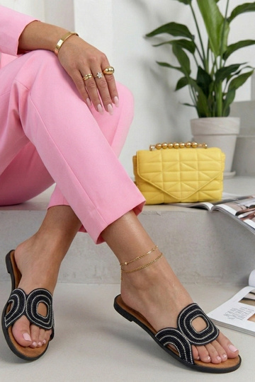 Czarne Klapki Zdobione...