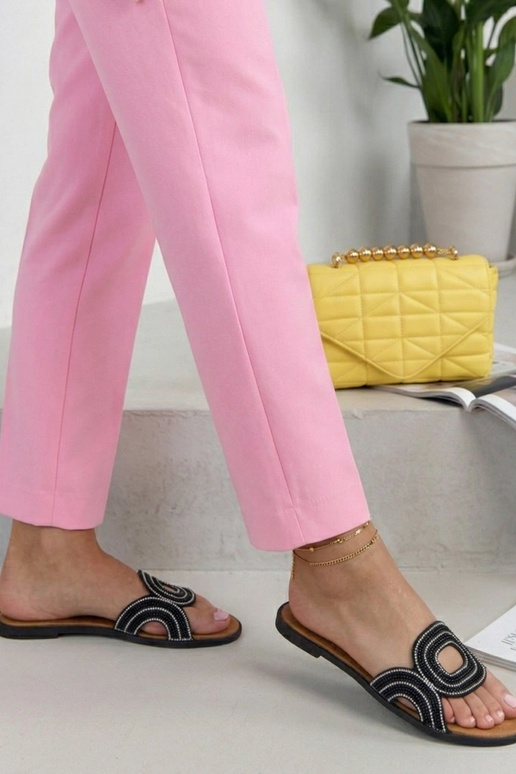 Tamancos pretos adornados com strass Olivia