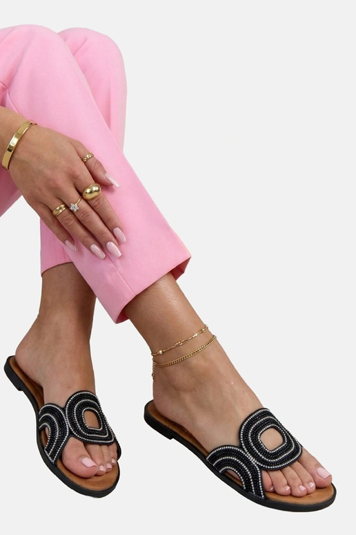 Tamancos pretos adornados com strass Olivia