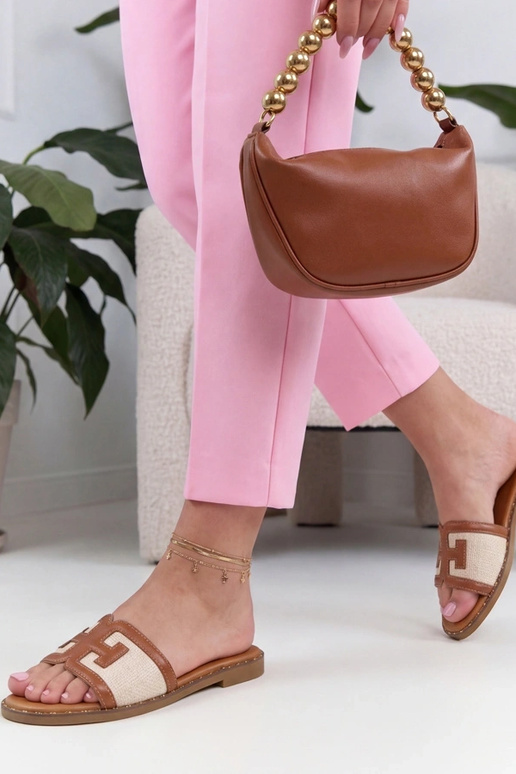 Chinelos marrons elegantes Gia