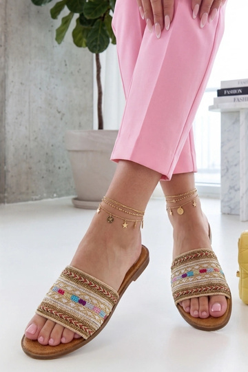 Chinelos cor areia... 2