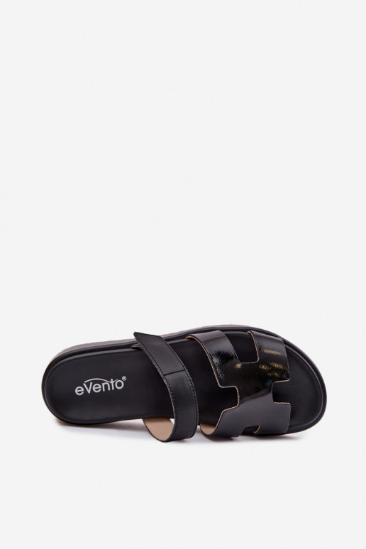 Chinelos de couro Femininocom fecho adesivoem cor preta Lemela