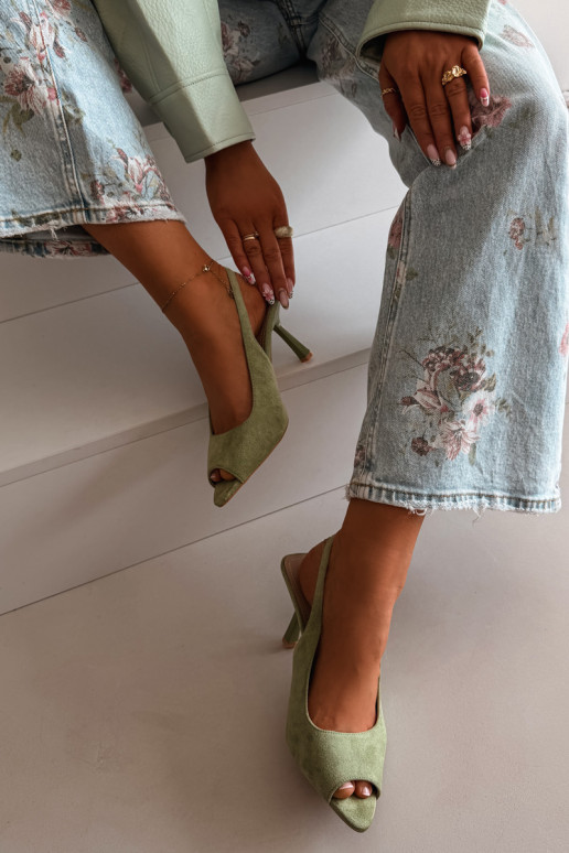 Sandálias femininas com salto fino de camurça ecológicaoParae cor verde Sevina