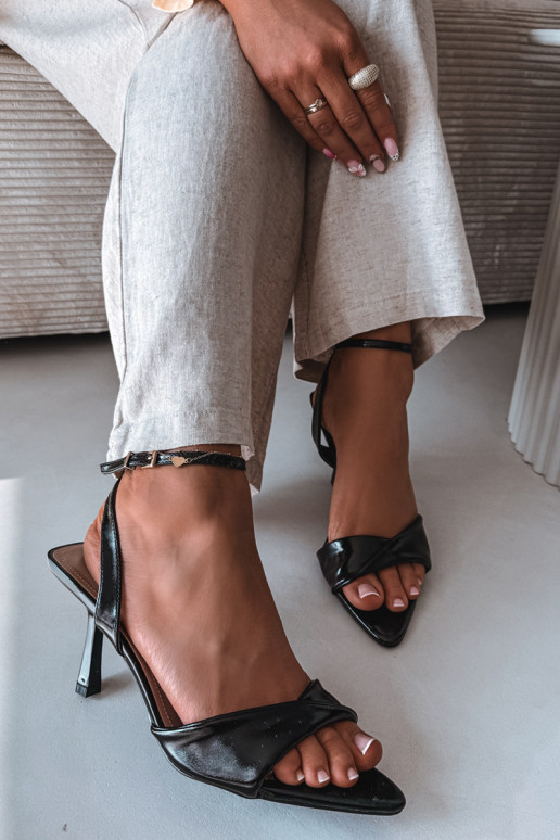 Sandálias femininas com salto fino de couro ecológico cor preta Sedira