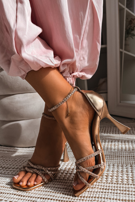 Sandálias femininas com salto com olhos brilhantes Szampańskie Redira