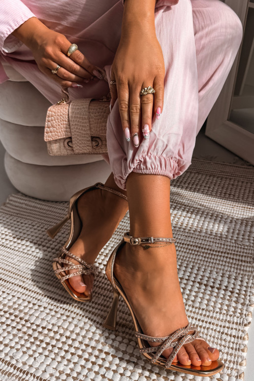 Sandálias femininas com salto com olhos brilhantes Szampańskie Redira