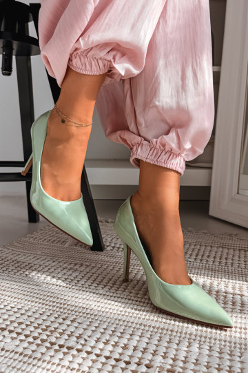 Sapatos de salto alto laqueados clássicos em couro sintético verde Odira