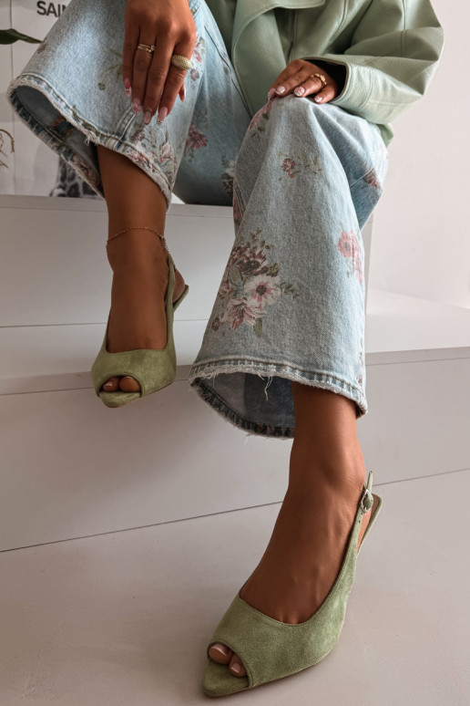 Sandálias femininas com salto fino de camurça ecológicaoParae cor verde Sevina