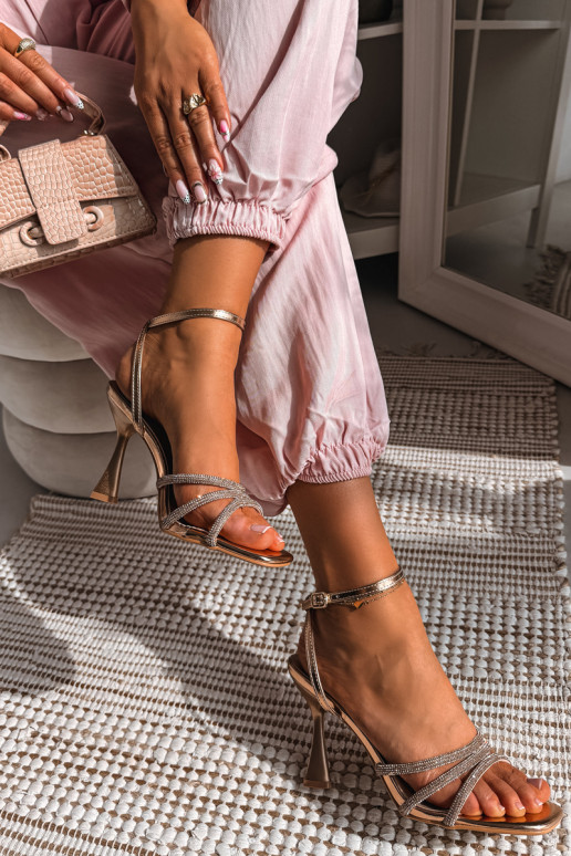 Sandálias femininas com salto Ze Zdobionymi Paskami Szampańskie Gedira