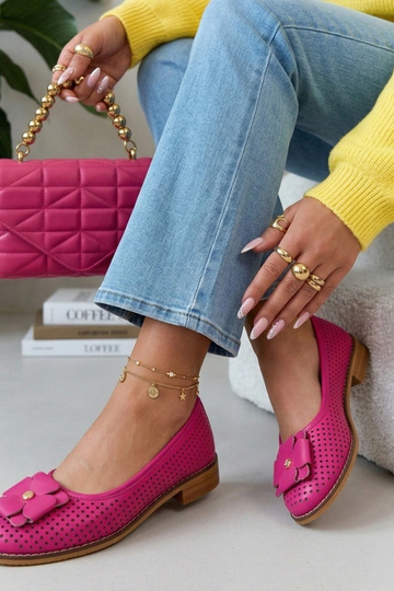 Bailarinas de couro rosa em...