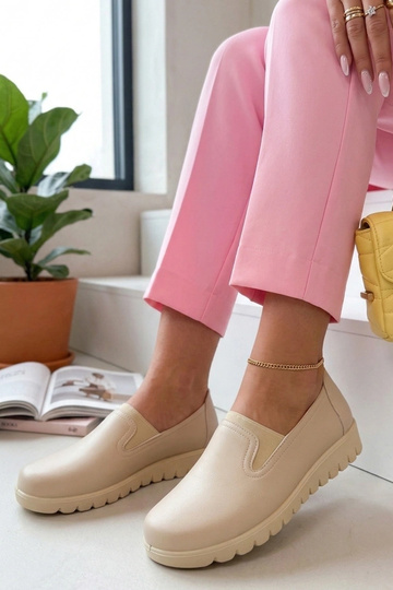 Botas de cano baixo em tom areia com salto baixo Isolde 2