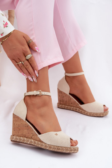 Sandálias femininas com uma plataforma Com trança EMrangler 20261086.06V cor de marfim