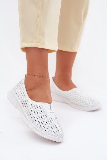 Sapatos femininos de couro perfurados Eliva cor branca 2