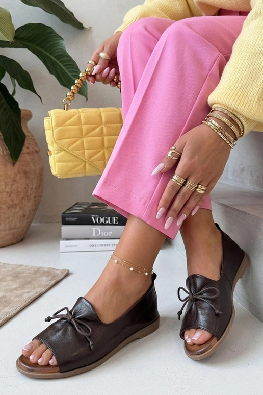 Sapatilhas de balé em couro marrom...