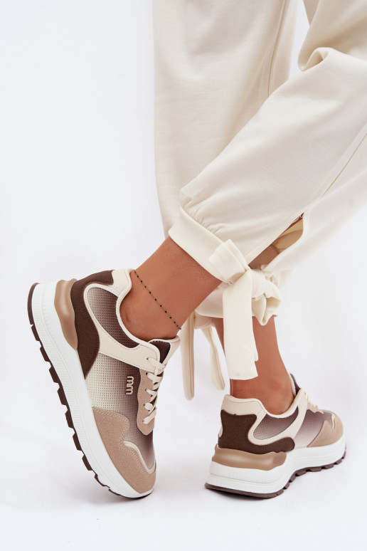 À modalo de tênis Feminino com uma plataforma cor marrom Lelmira