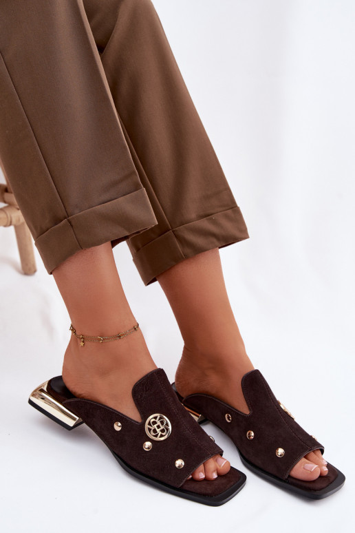 chinelos de camurça Ze cor douradami Ozdobami D&A CR61-3061 CzekoladoParae