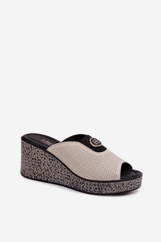 Chinelos de couro com uma plataforma com enfeites S.Barski LR61-7011 bege