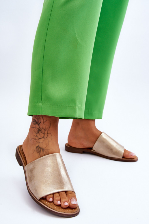 Feminino A pele é lisa Chinelos cor dourada Cerise