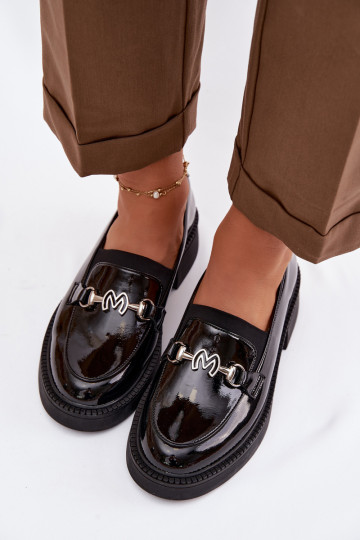 Mocassins femininos de couro envernizado com detalhes elegantes Vinceza 39985 cor preta