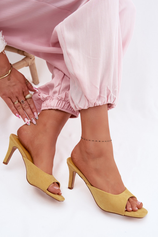 Chinelos femininos Habilitado Smukłym Obcasie cor amarela Revina