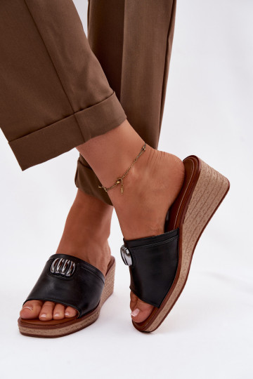 Chinelos femininos com uma plataformaImitacją Plecionki Sergio Leone KL325 cor preta 2