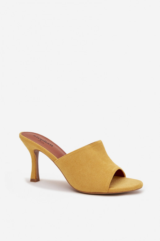 Chinelos femininos com salto finode camurça ecológicau cor amarela Isolia