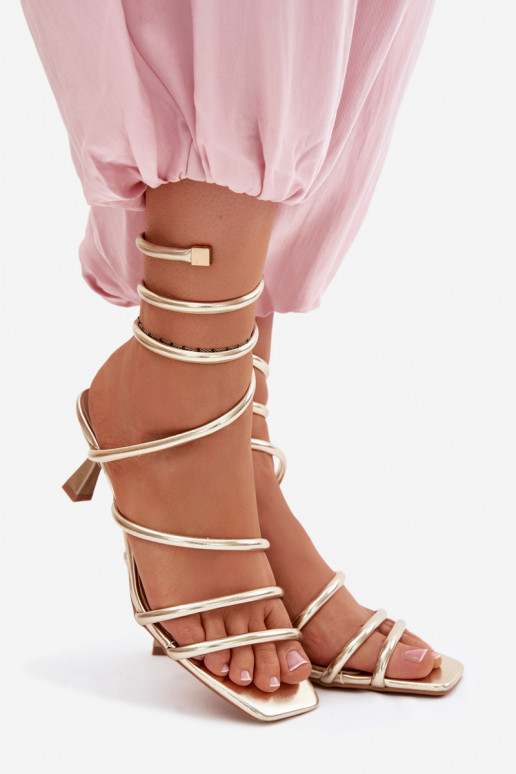 Sandálias femininas com salto com listras cor dourada Samara